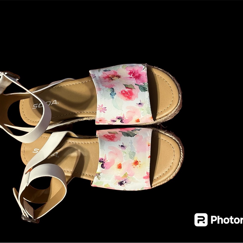 Soda platform sandals